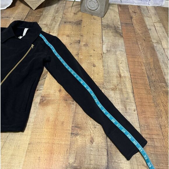 Lululemon Lab Shadow Jacket
Black size 4 - Picture 8 of 14